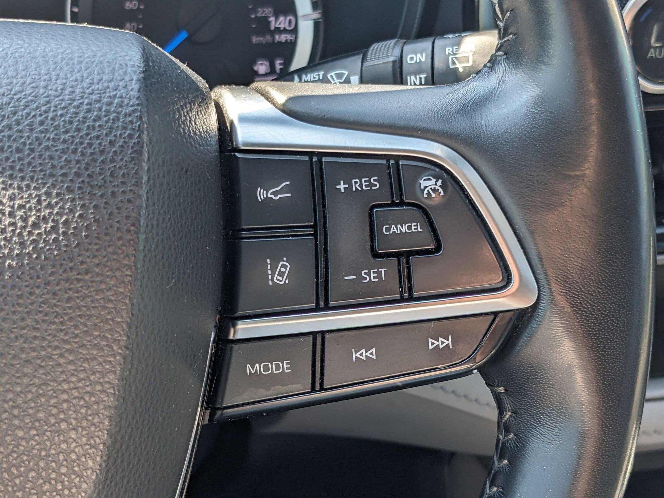2021 Toyota Highlander Hybrid LE photo 16