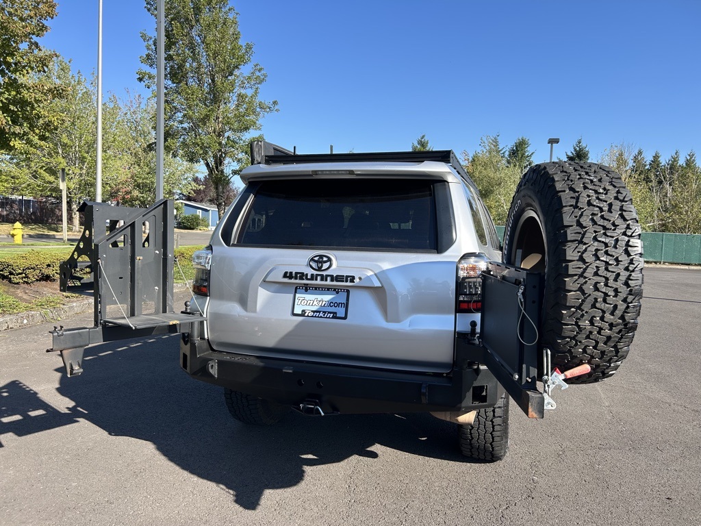 2020 Toyota 4Runner SR5 photo 29