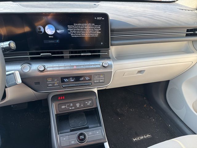 2024 Hyundai Kona SEL photo 2