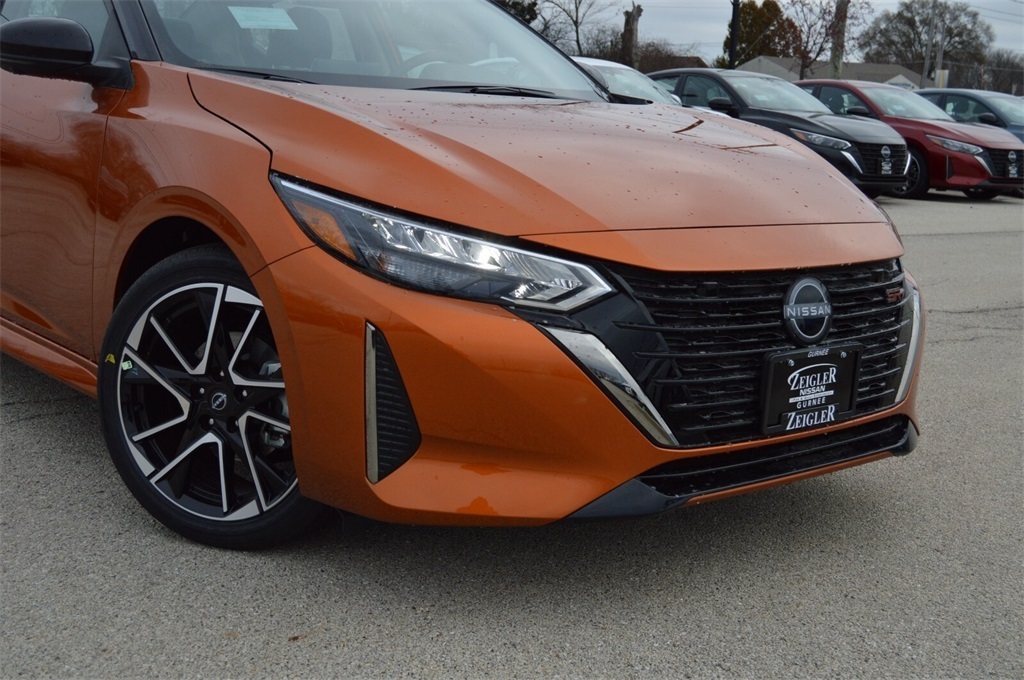 2025 Nissan Sentra SR photo 2