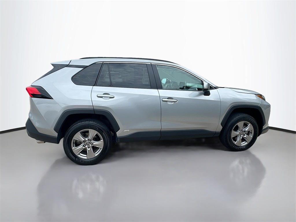 2025 Toyota RAV4 Hybrid XLE photo 13