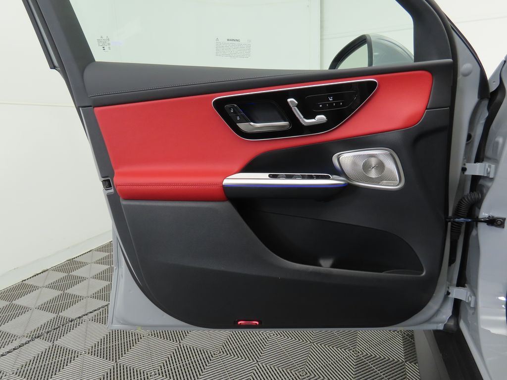 2025 Mercedes Benz GLC 300 photo 24