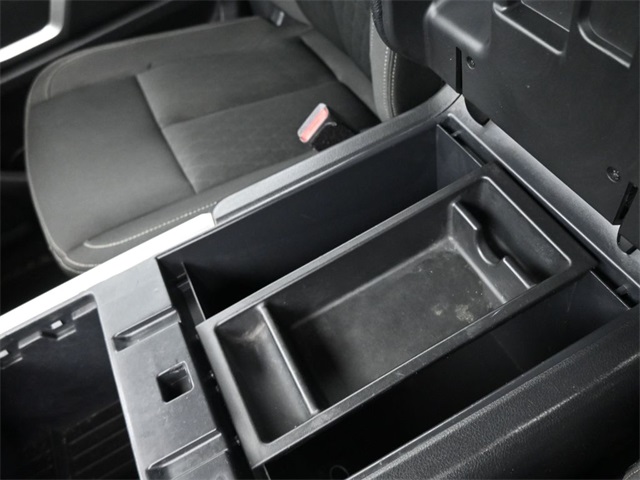 2017 Nissan Titan SV photo 3