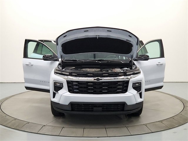 2026 Chevrolet Traverse photo 2