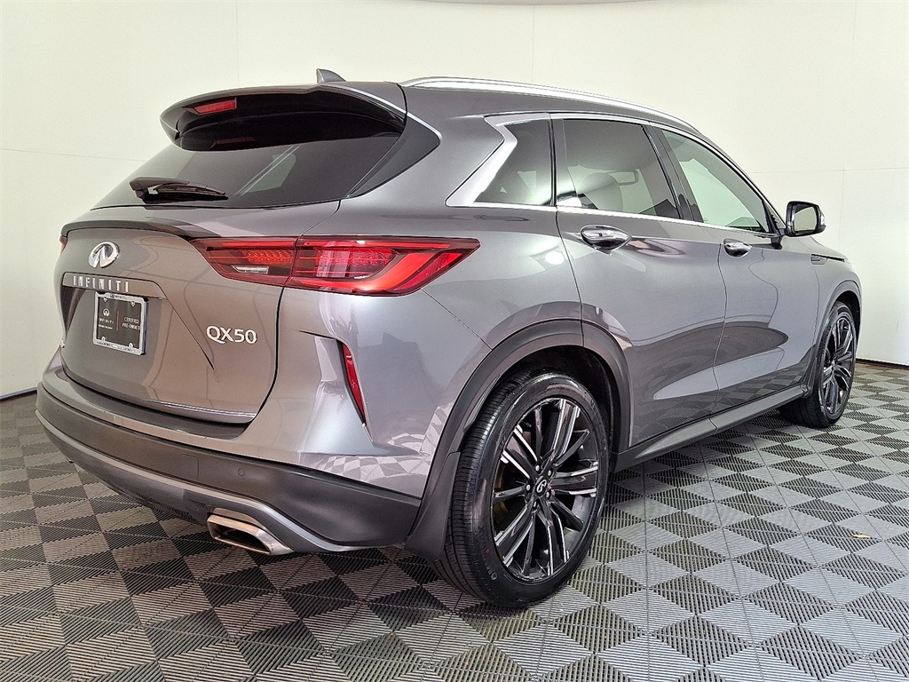 2022 Infiniti QX50 Luxe photo 2