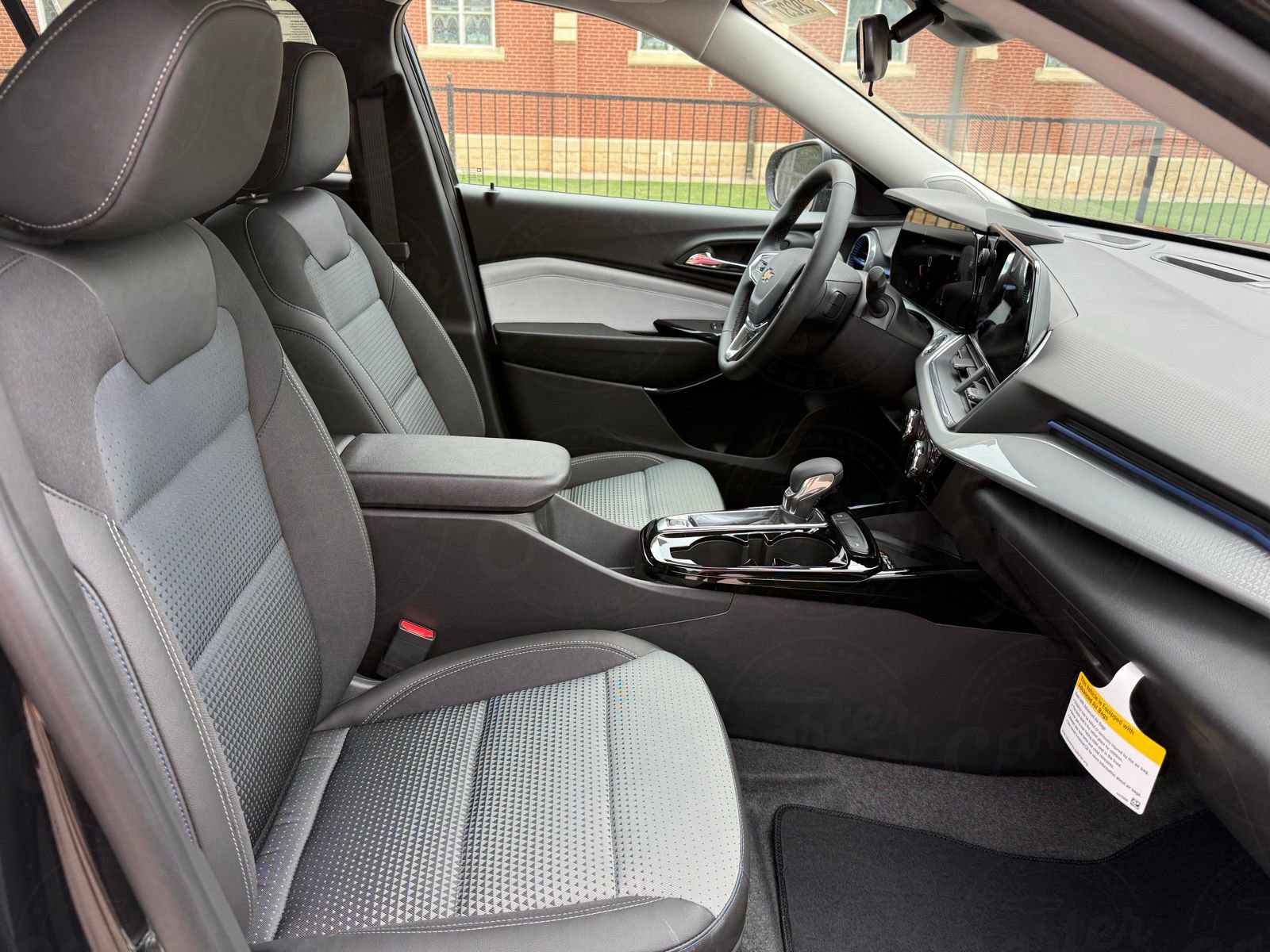 2025 Chevrolet Trax LT photo 4