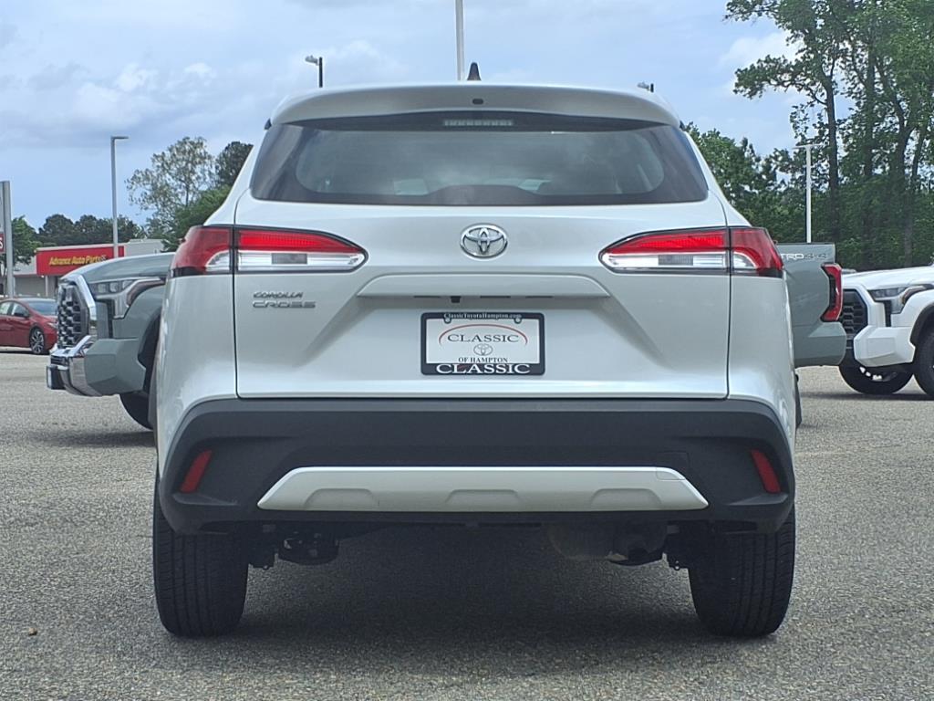 2023 Toyota Corolla Cross L photo 4