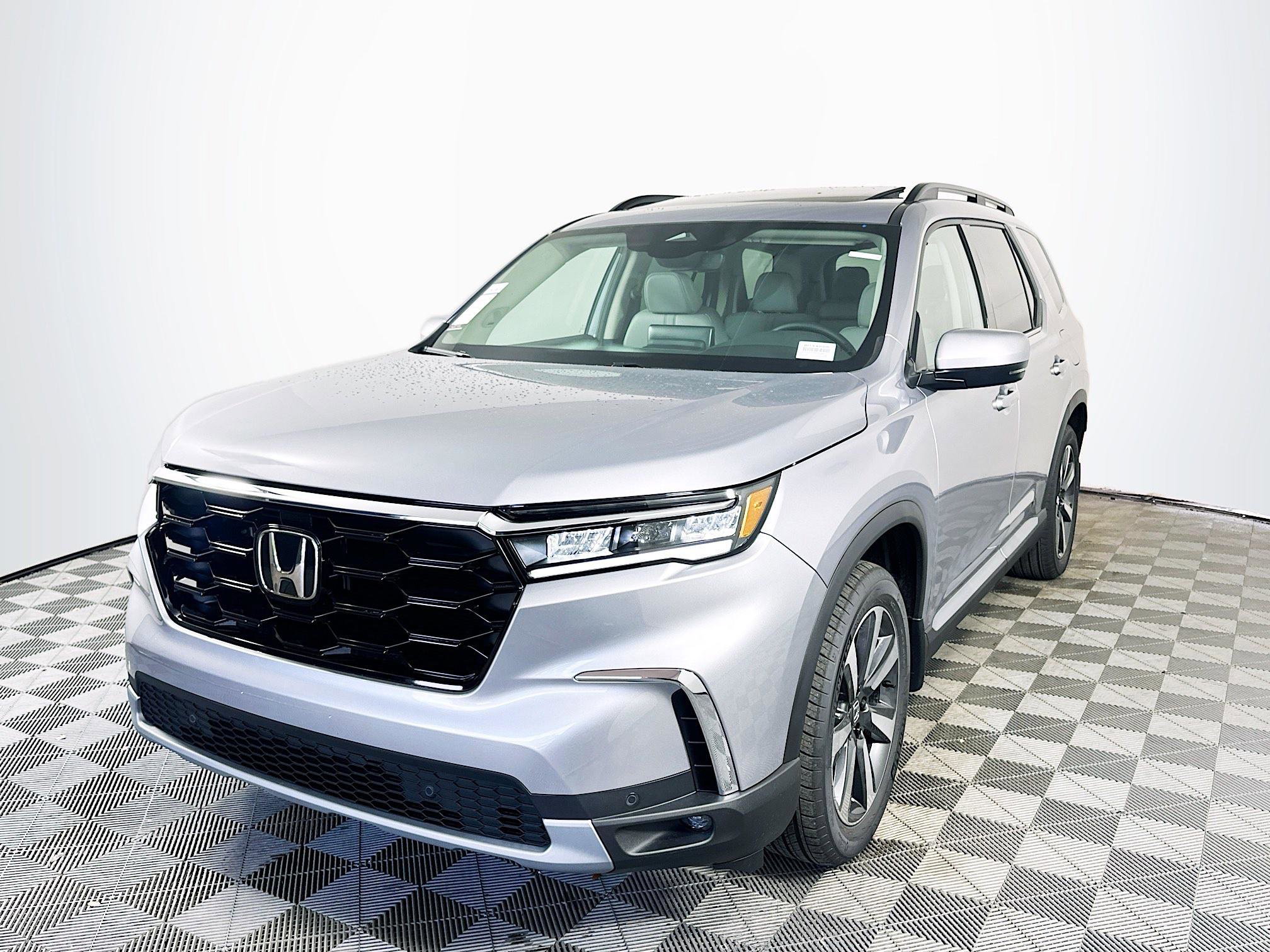 2025 Honda Pilot Touring photo 3