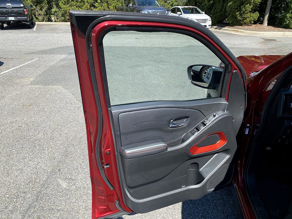 2025 Nissan Frontier PRO-X photo 12
