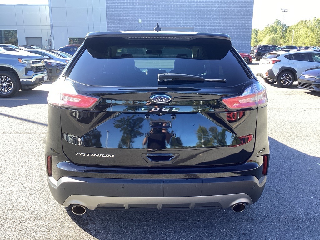 2022 Ford Edge Titanium photo 5