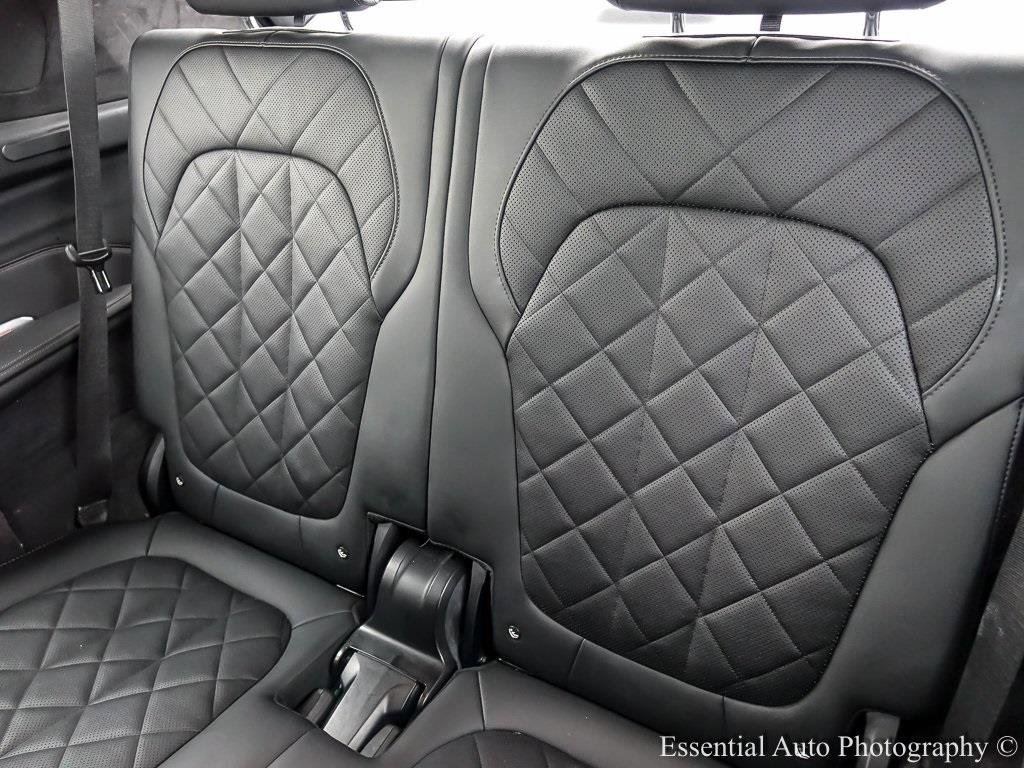 2023 BMW X7 - Image 13