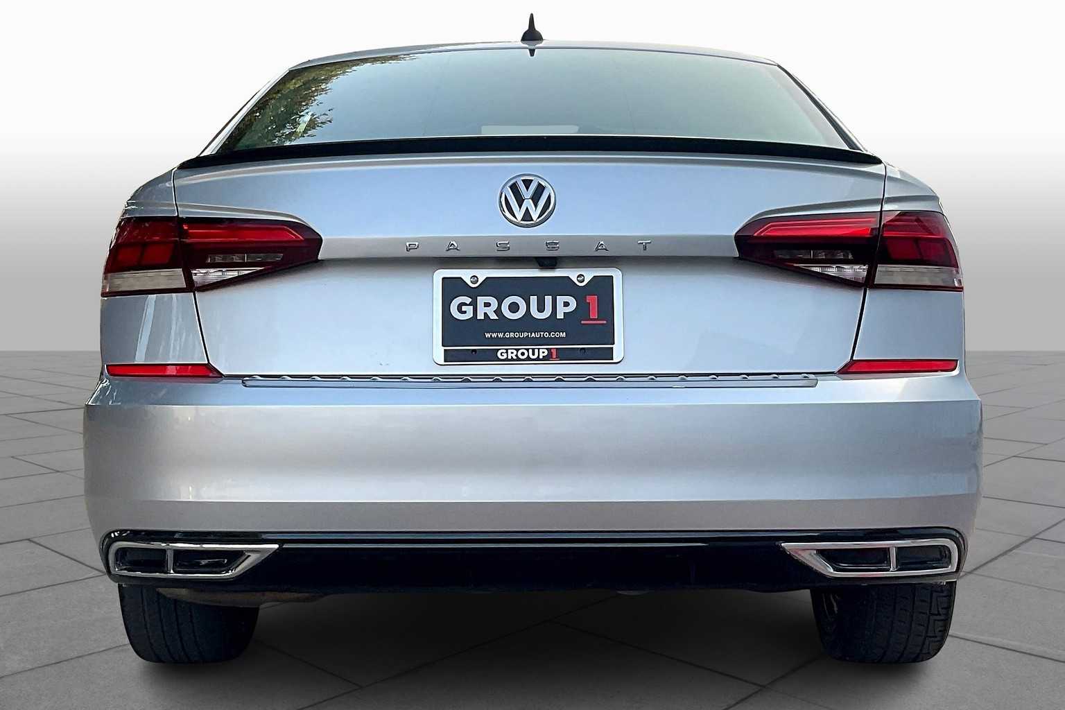 2020 Volkswagen Passat 2.0T R-Line photo 4