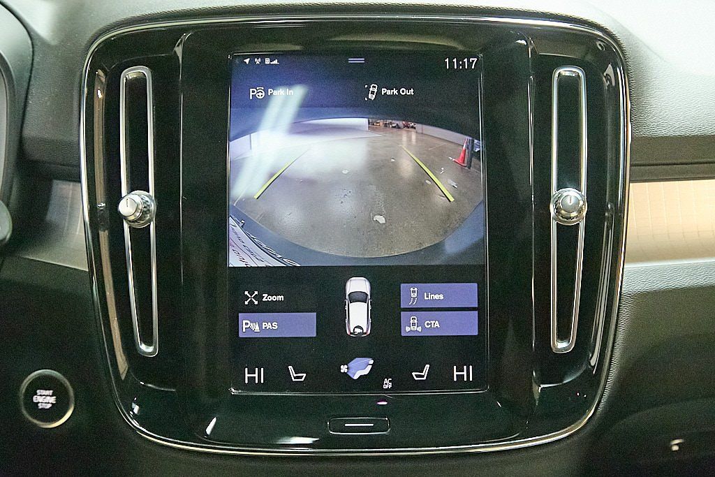 2019 VOLVO XC40 - Image 27