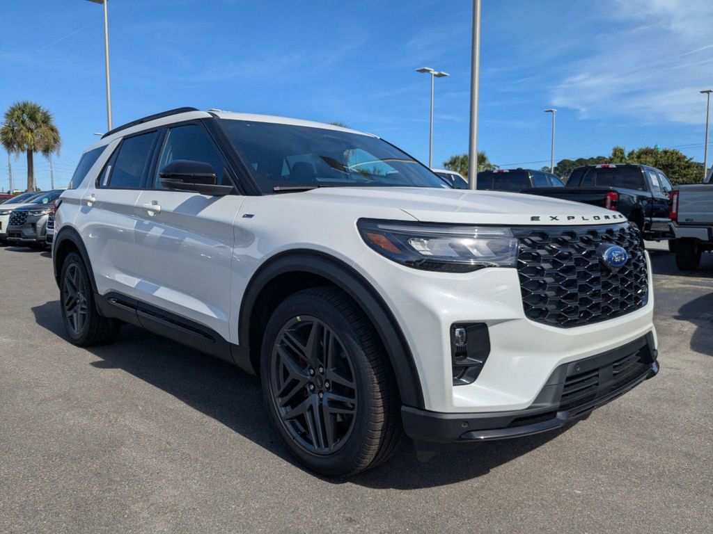 2025 Ford Explorer ST-Line photo 2