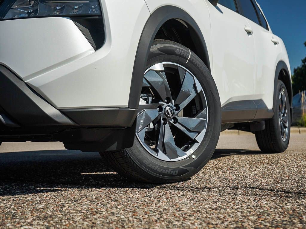 2026 Nissan Rogue SV photo 4