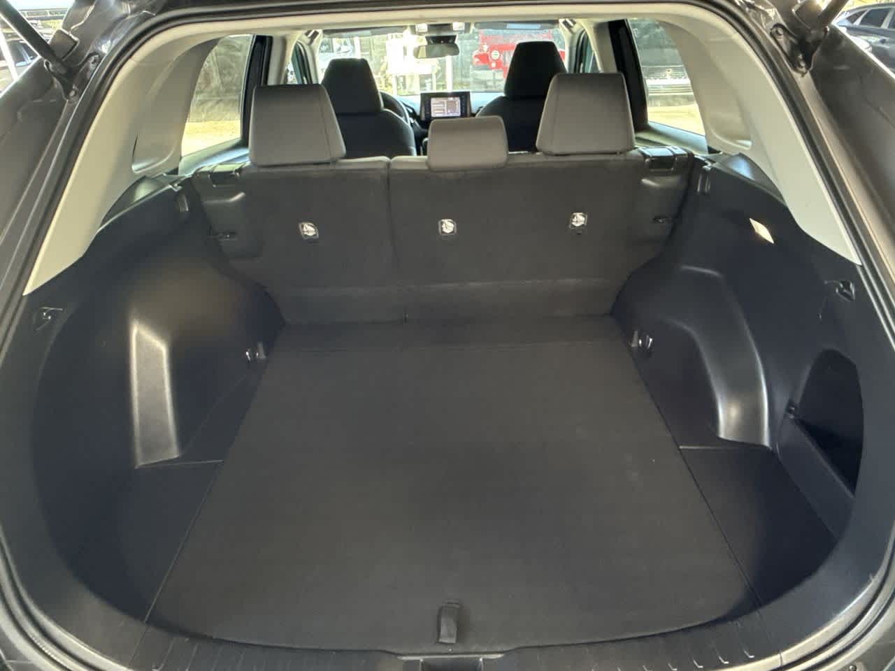 2022 Toyota RAV4 LE photo 23