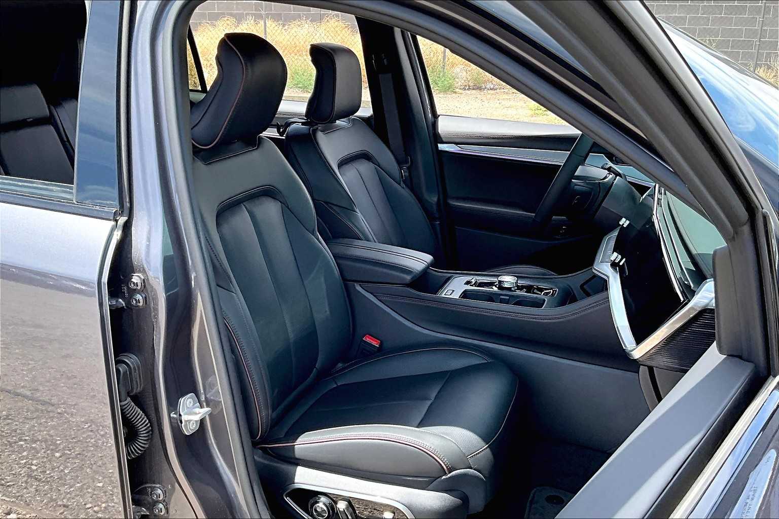 2025 Jeep Wagoneer S Launch Edition photo 8