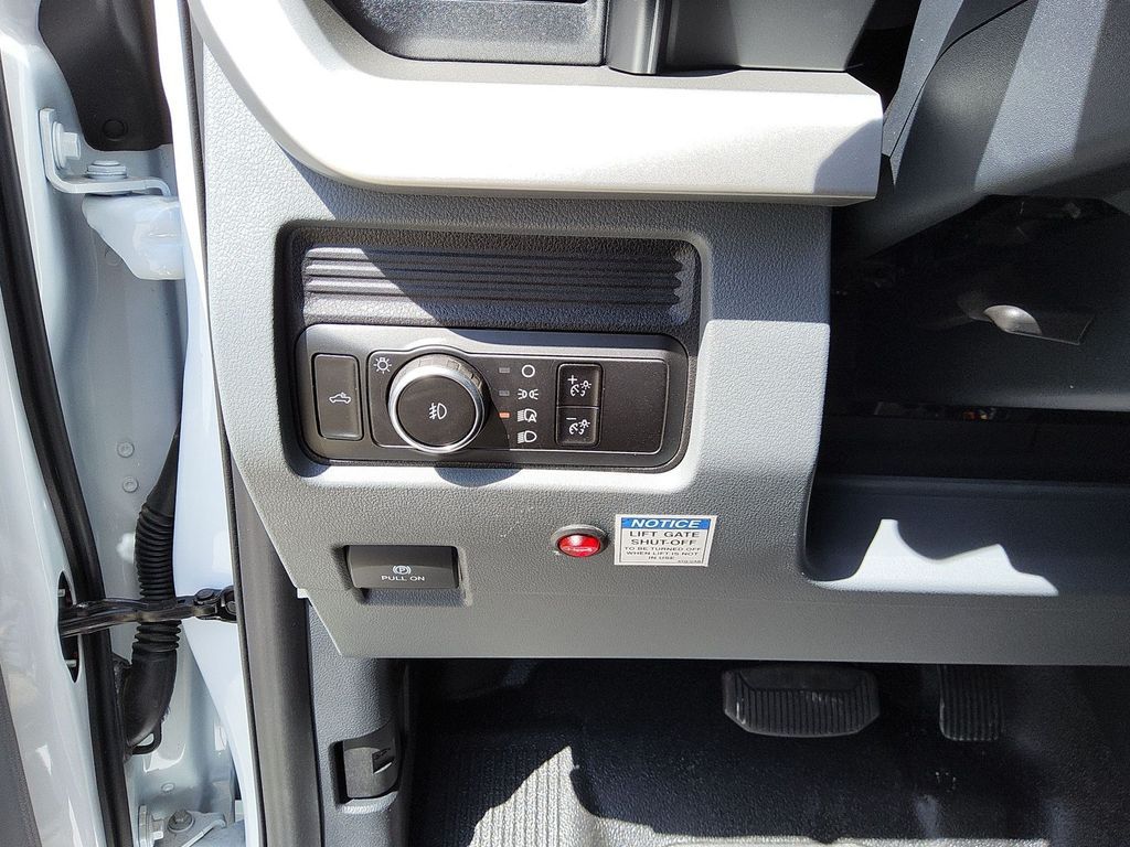 2025 Ford F-550 photo 7