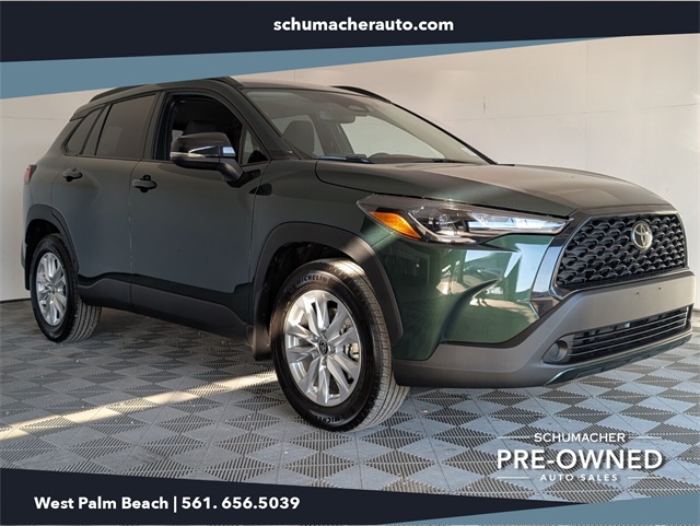 2025 Toyota Corolla Cross LE's photo