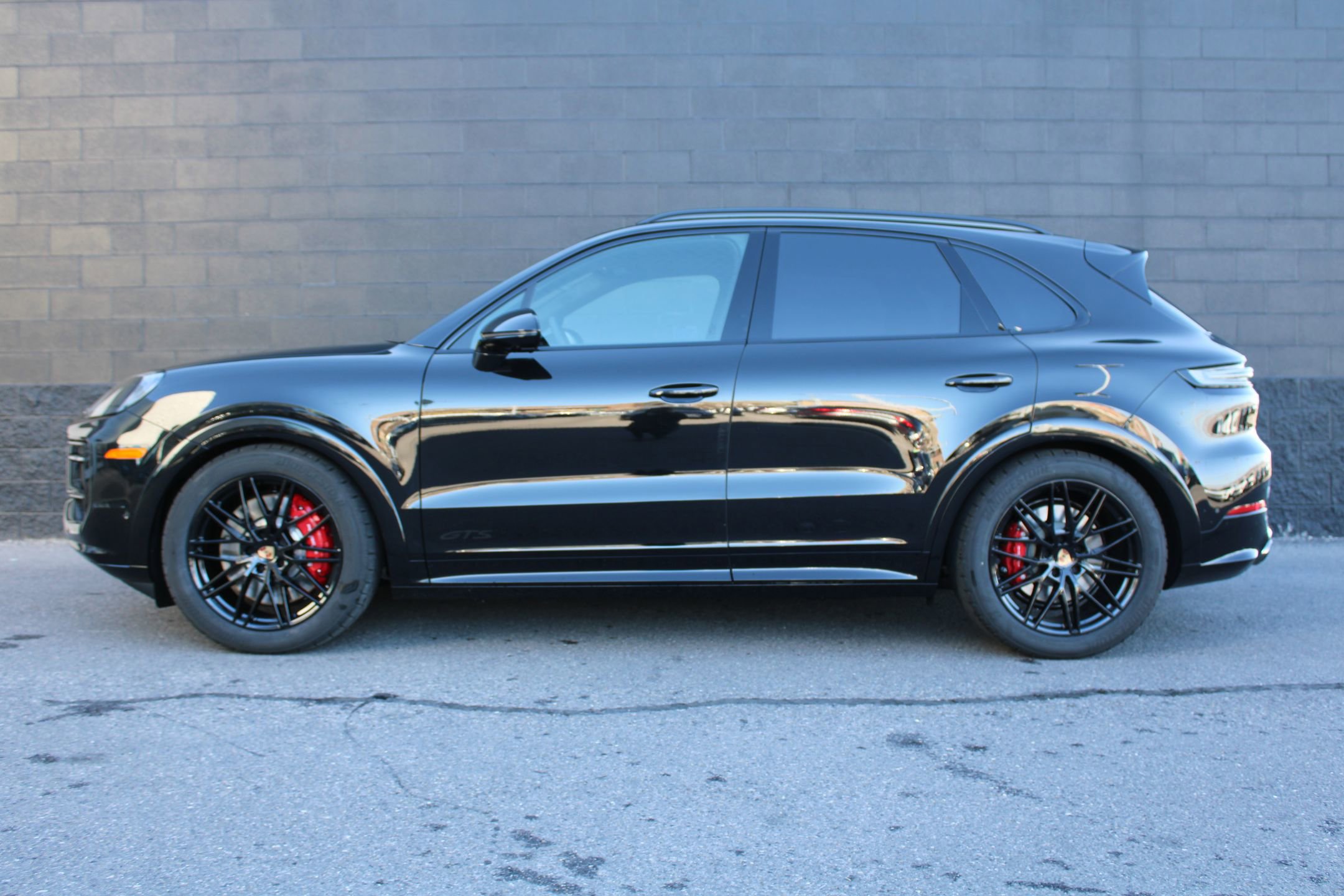 2026 Porsche Cayenne GTS photo 2