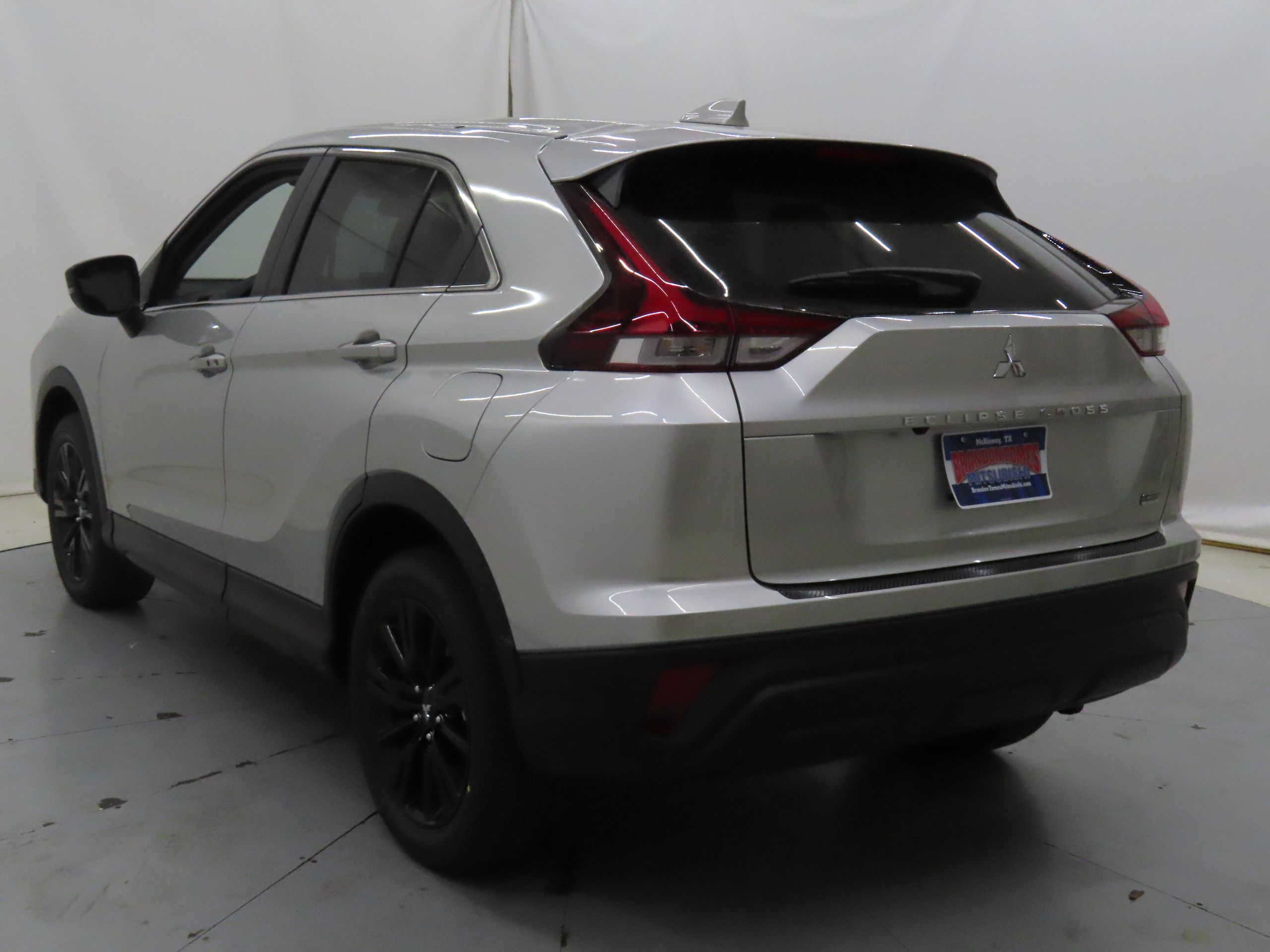 2025 Mitsubishi Eclipse Cross LE photo 4