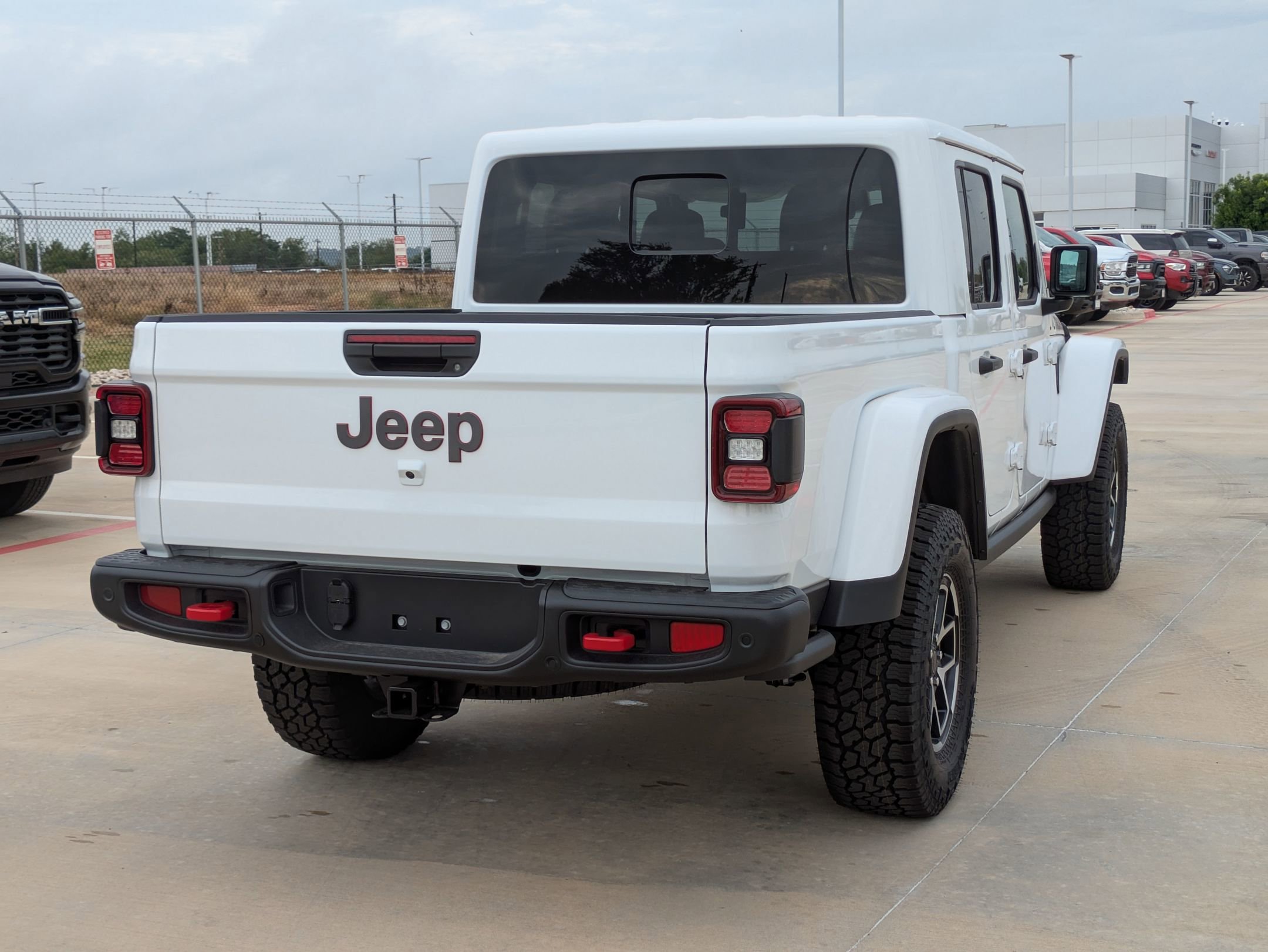 2025 Jeep Gladiator Rubicon photo 3