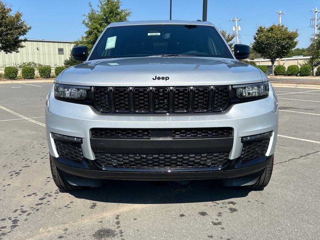 2025 Jeep Grand Cherokee Limited photo 2