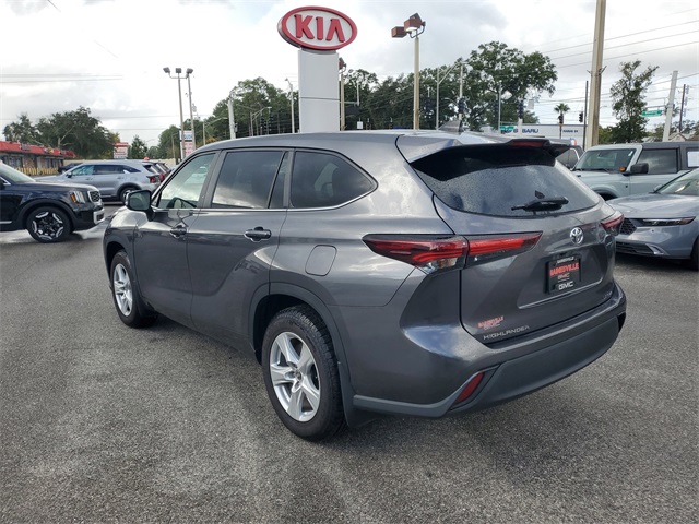 2024 Toyota Highlander LE photo 3