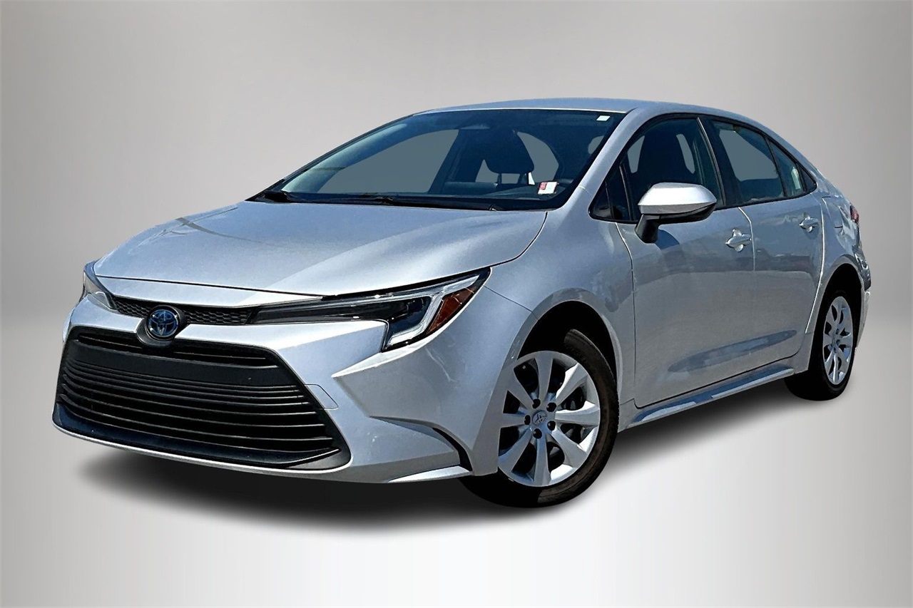 2024 Toyota Corolla LE's photo