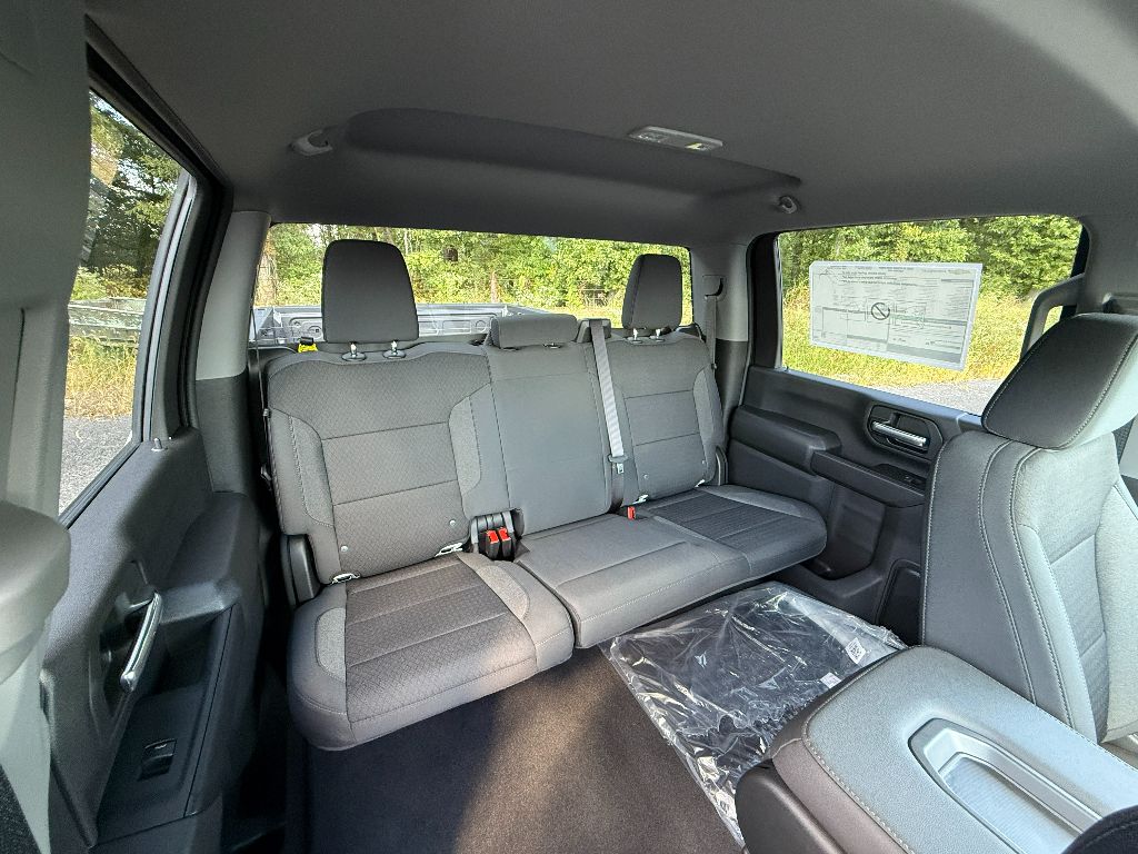 2025 Chevrolet Silverado 2500HD Custom photo 26