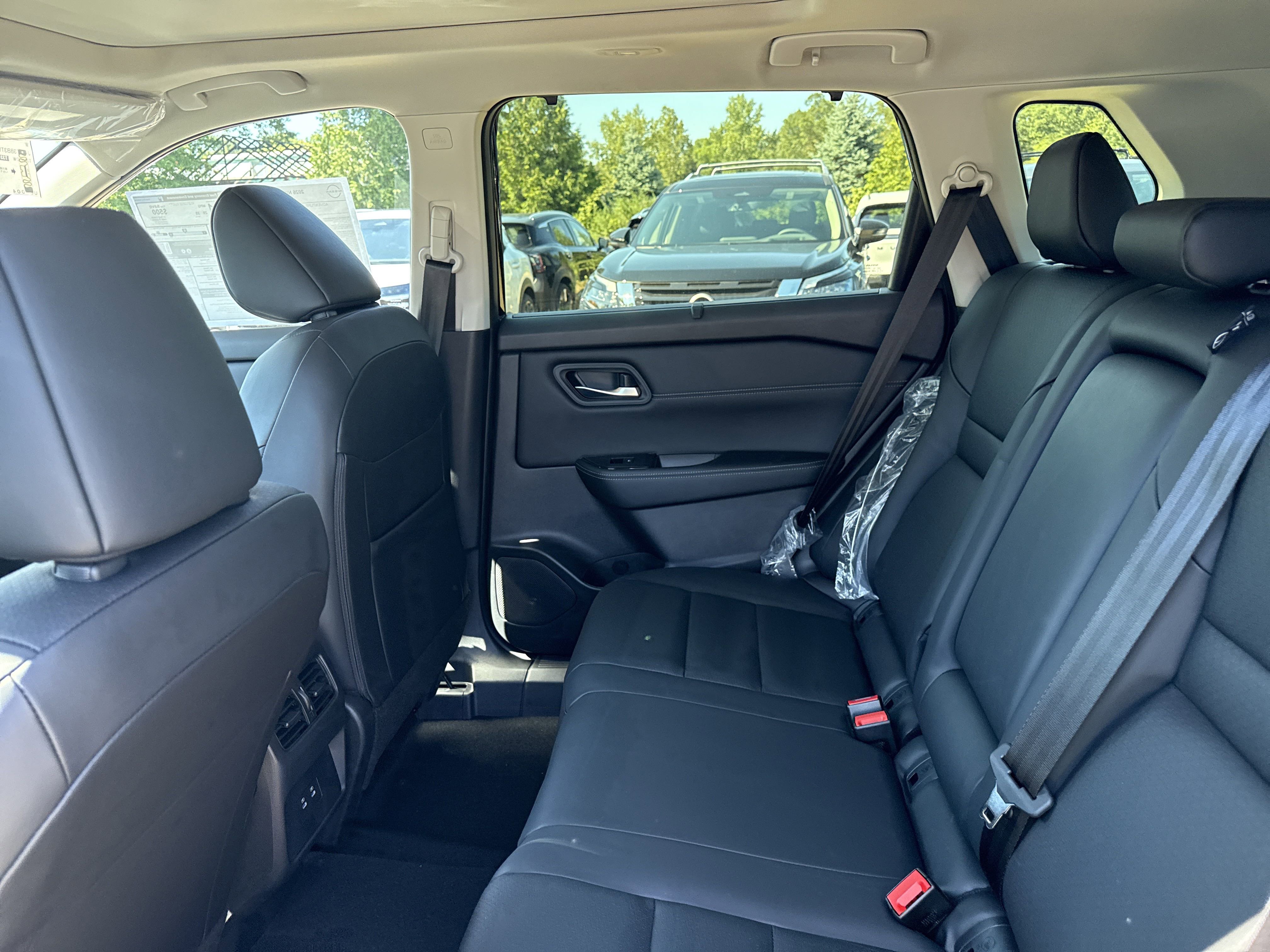 2026 Nissan Rogue SV photo 4