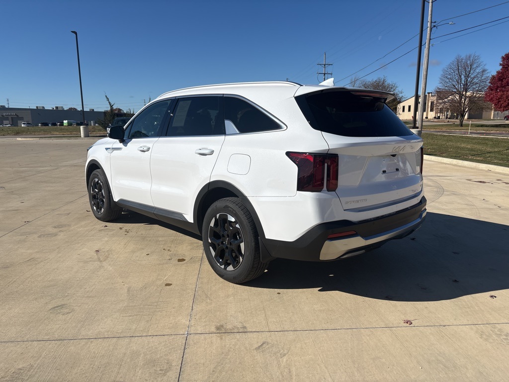 2025 Kia Sorento S photo 2