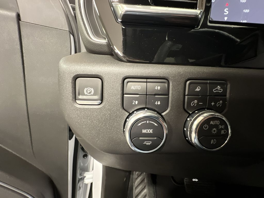 New 2025 White Frost Tricoat GMC SLT image 18