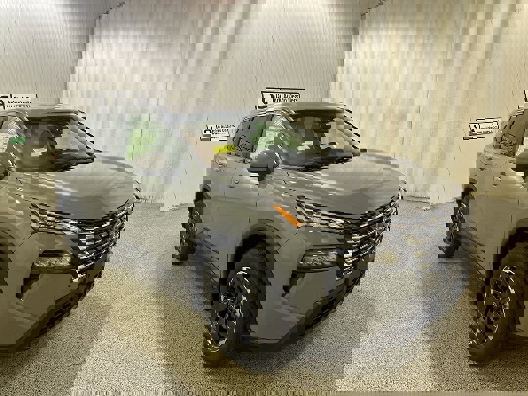 2026 Nissan Rogue SV's photo