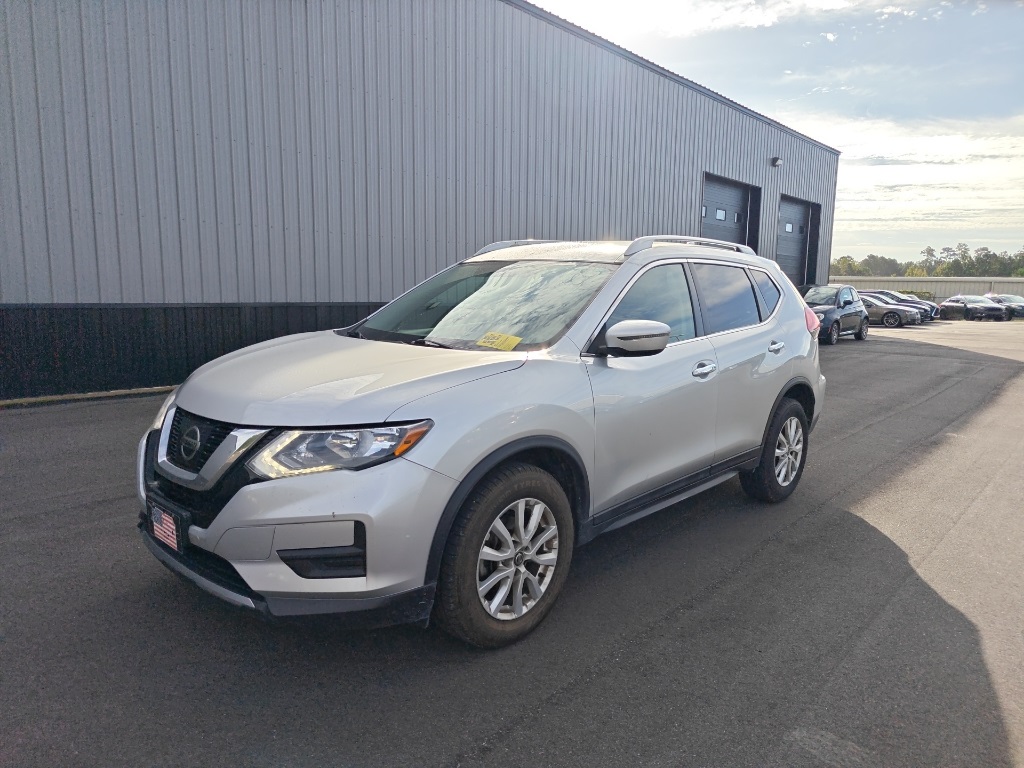 2017 Nissan Rogue SV photo 3