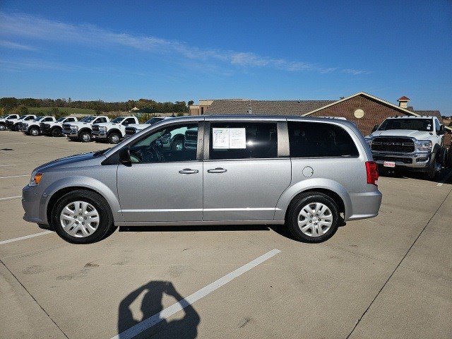 Used 2018 Dodge Grand Caravan SE with VIN 2C4RDGBG4JR245101 for sale in Urbandale, IA
