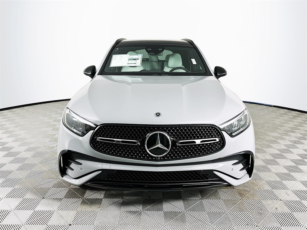 2025 Mercedes Benz GLC 300 photo 2