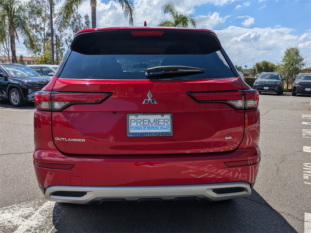 2024 Mitsubishi Outlander SE Black Edition photo 4