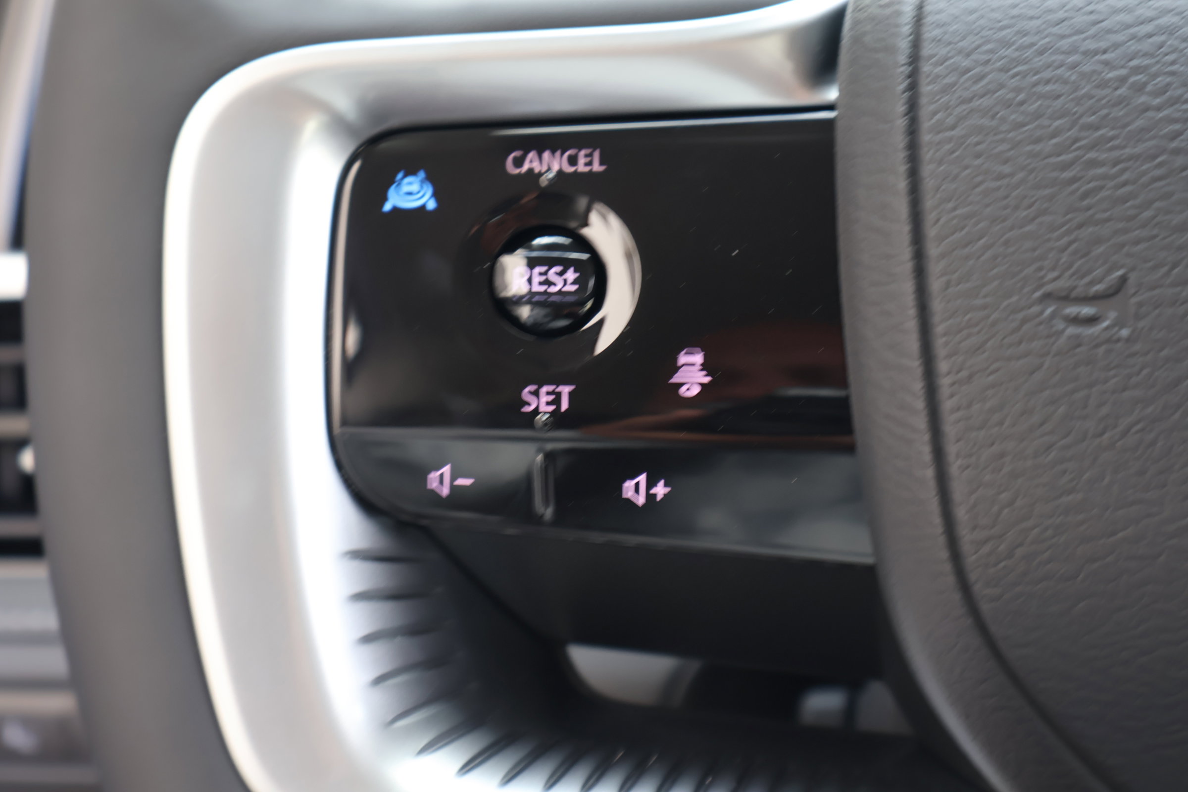 2026 Infiniti QX80 Luxe photo 23