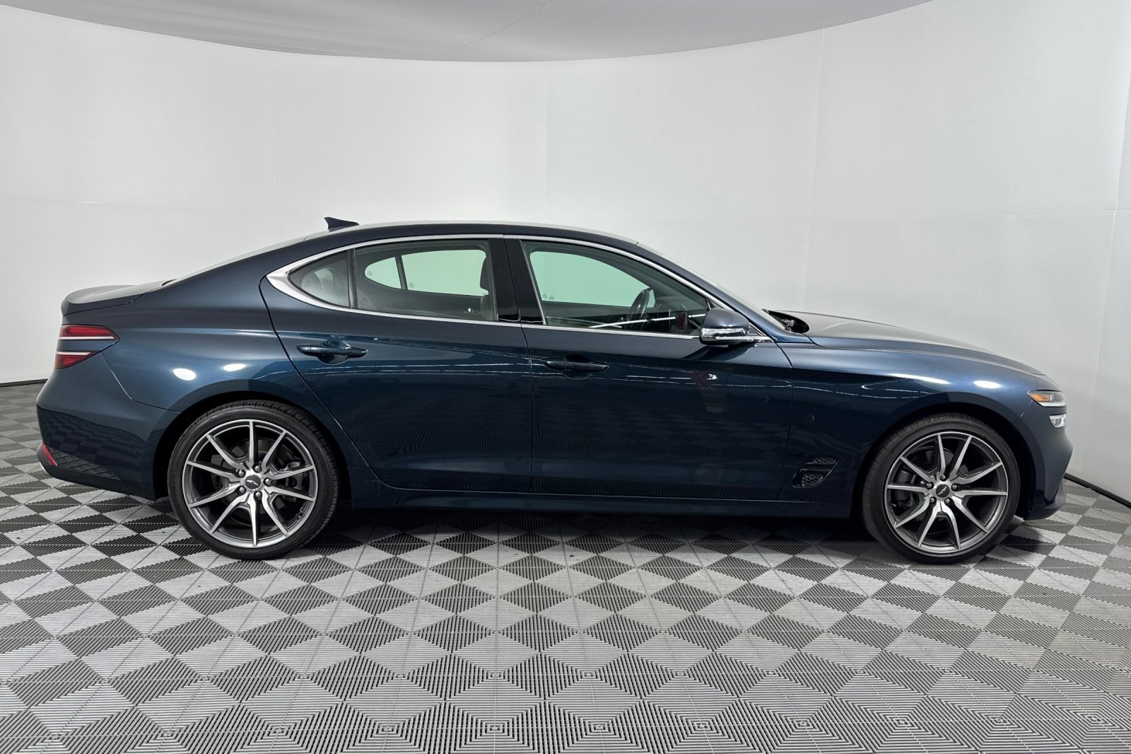 2023 Genesis G70 2.0T photo 3