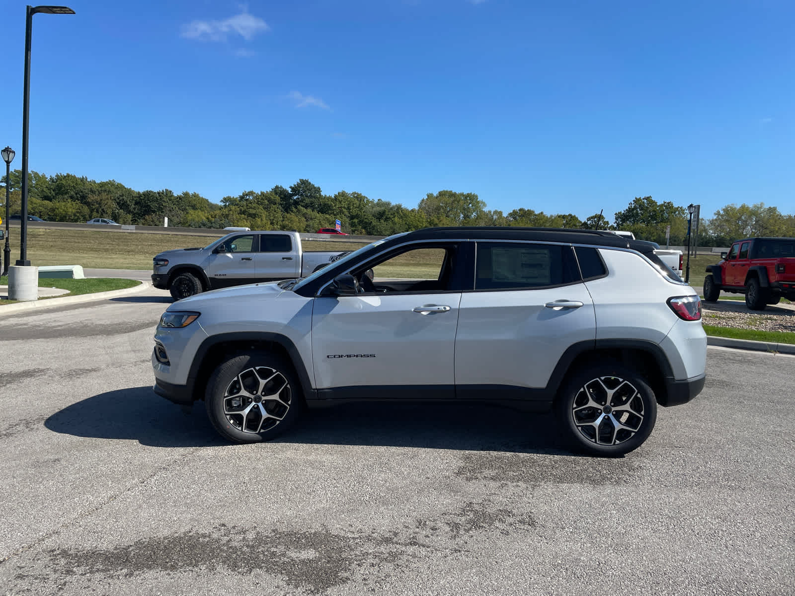 2026 Jeep Compass Limited photo 4