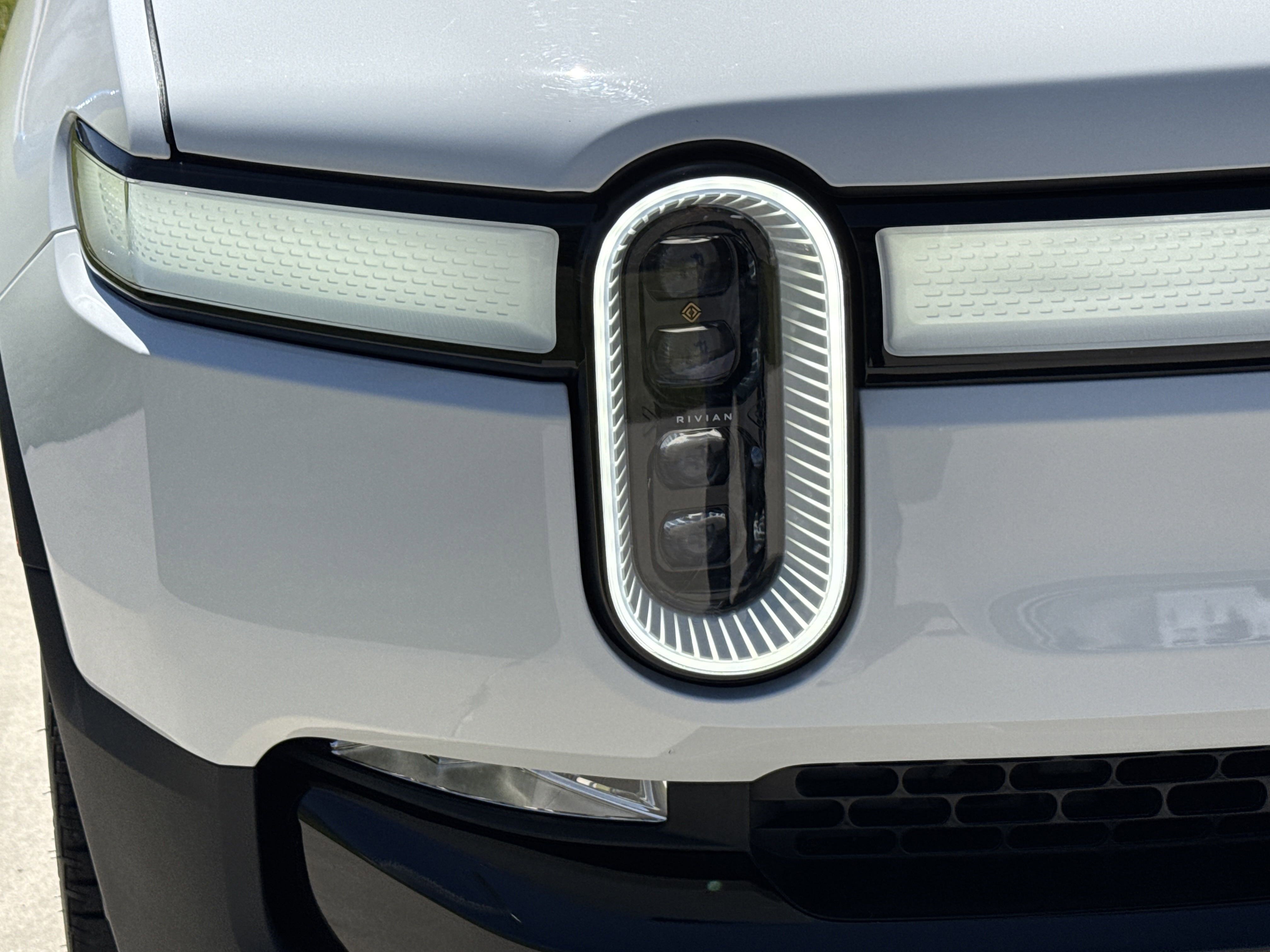 2022 Rivian R1S Launch Edition photo 7