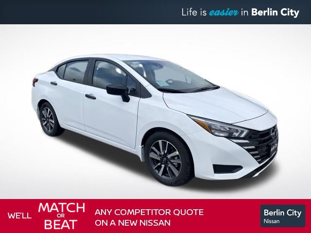 2025 Nissan Versa S's photo