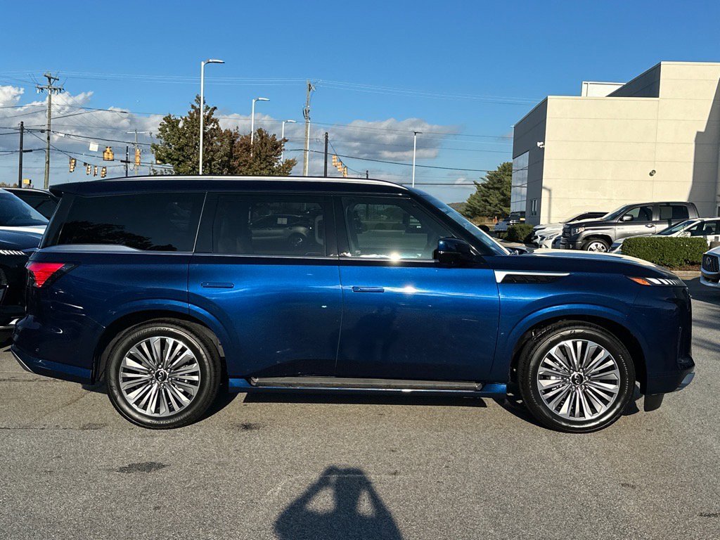 2025 Infiniti QX80 Luxe photo 2