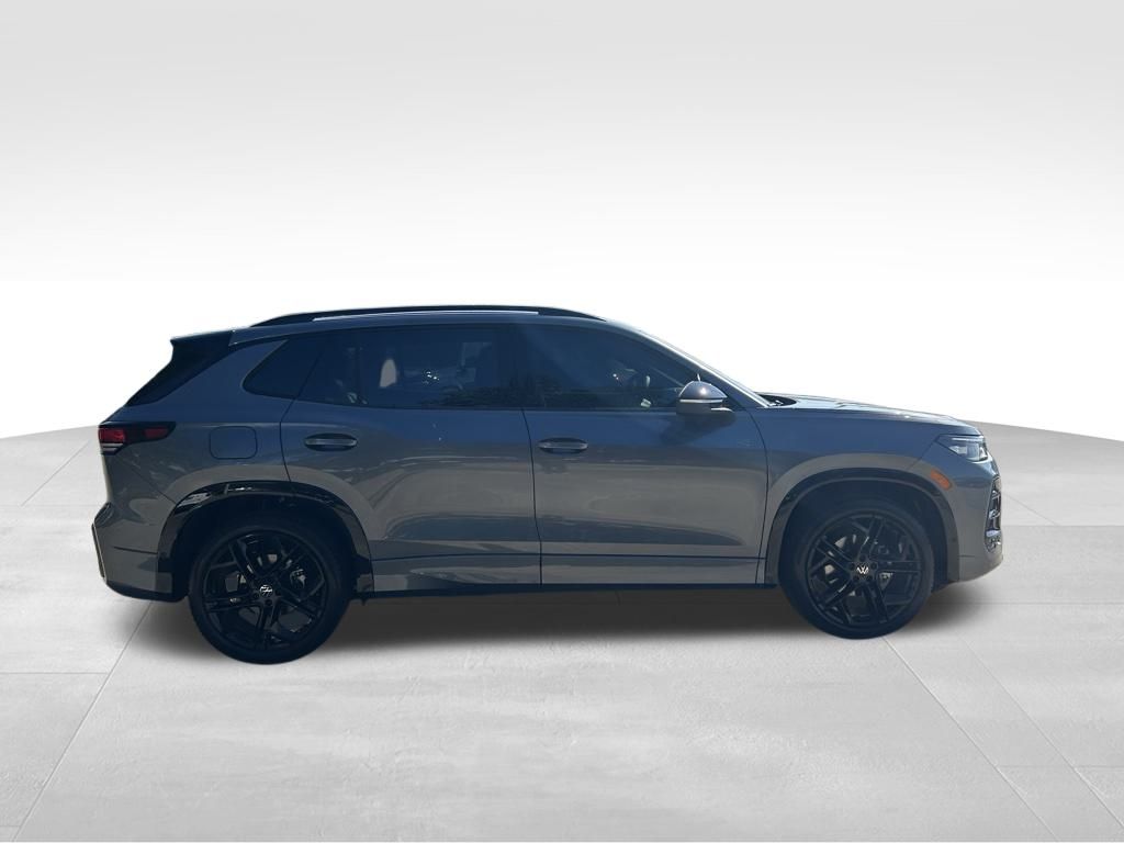 2025 Volkswagen Tiguan SE R-Line Black photo 2
