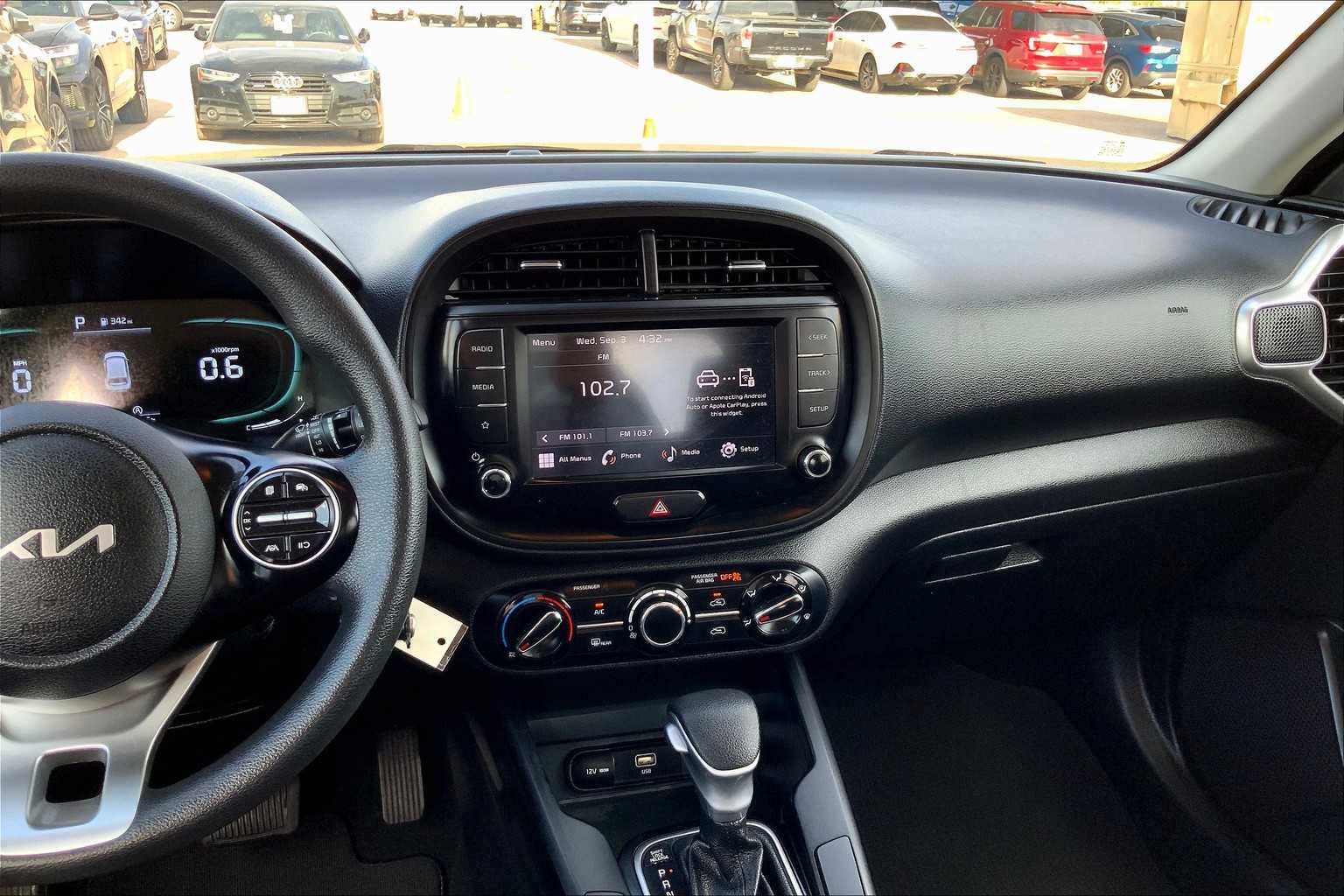 2023 Kia Soul LX photo 6
