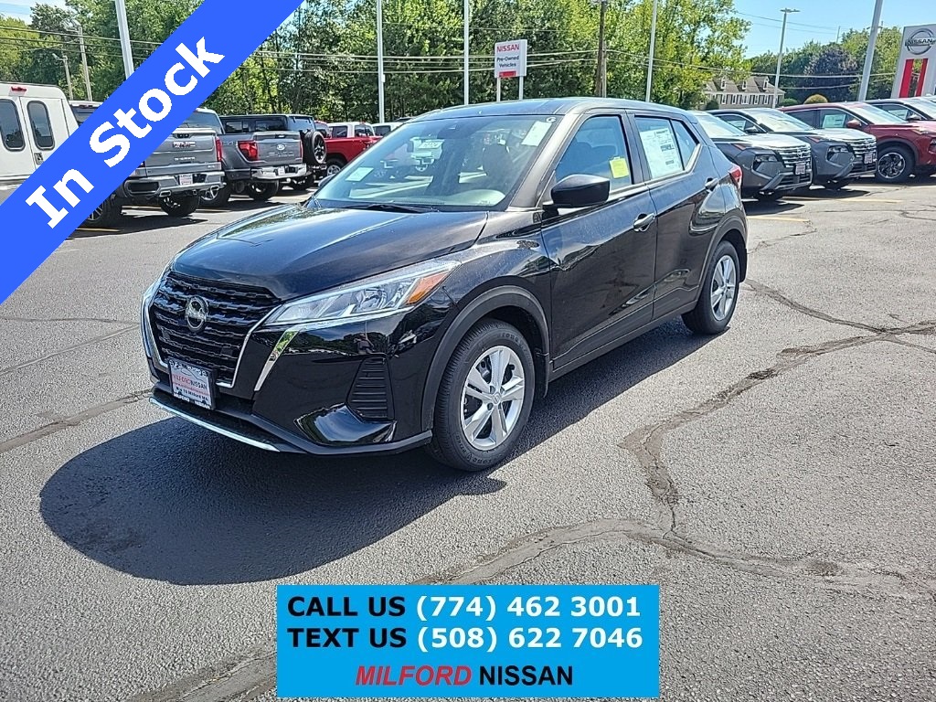 2025 Nissan KICKS PLAY Base's photo