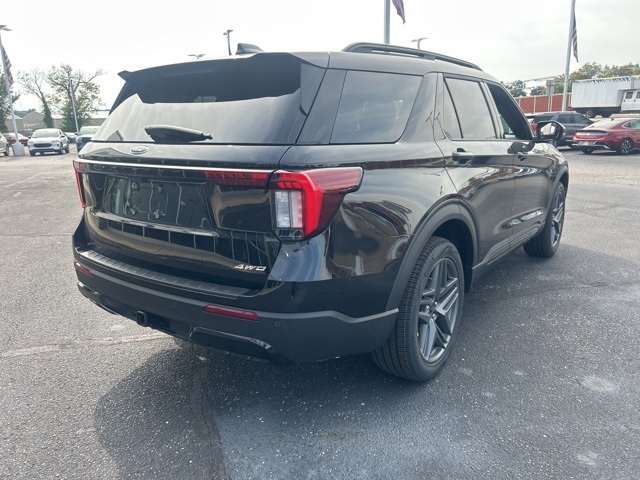 2025 Ford Explorer ST-Line photo 6