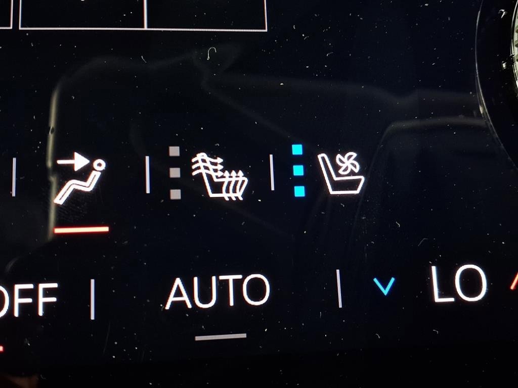 2026 Gmc Acadia AT4 photo 6
