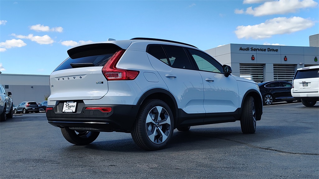 2026 Volvo XC40 Plus photo 2